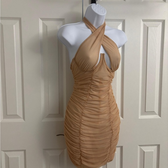 Dollskill Tic Toc tan halter neck ruched dress Size L #summerdress #halterneck - Picture 3 of 10